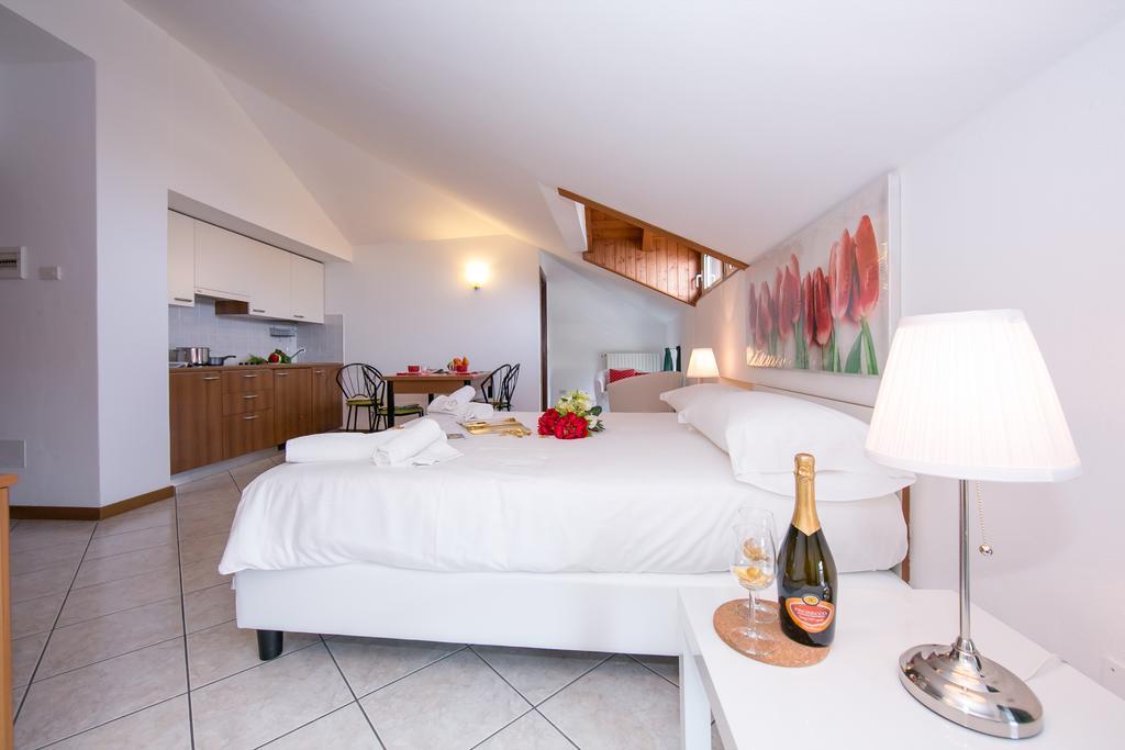 Residence Riva Del Lario Gravedona Luaran gambar